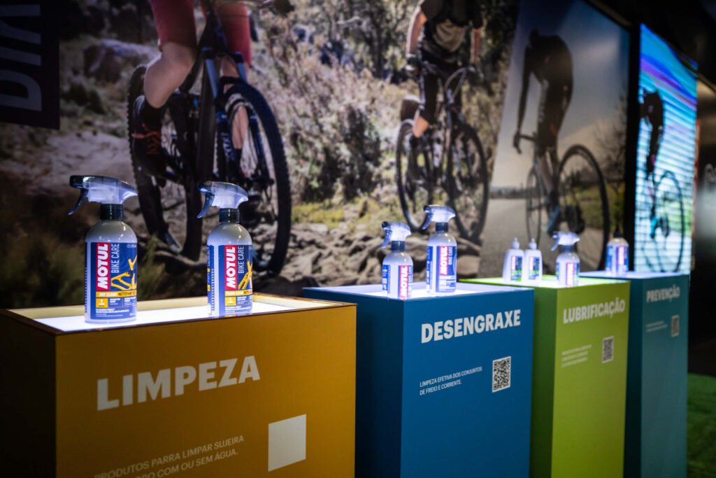 Foto do estande da Motul no Festival Interlagos onde ficaram expostos os produtos da linha Bike Care para bicicletas.